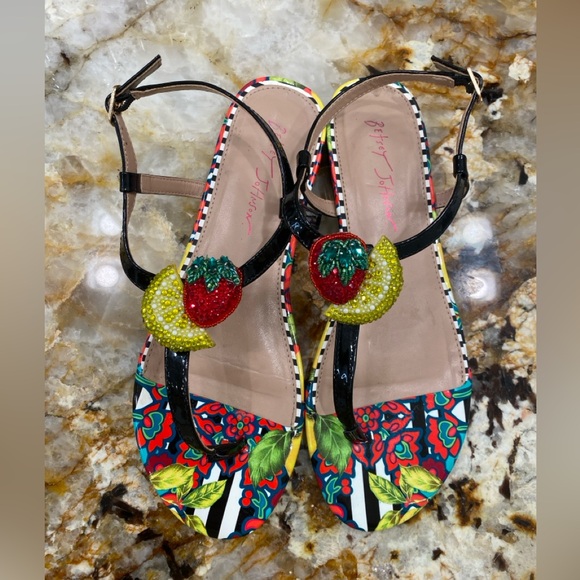 Betsey Johnson beaded fruit sandals size 10 - Picture 1 of 4